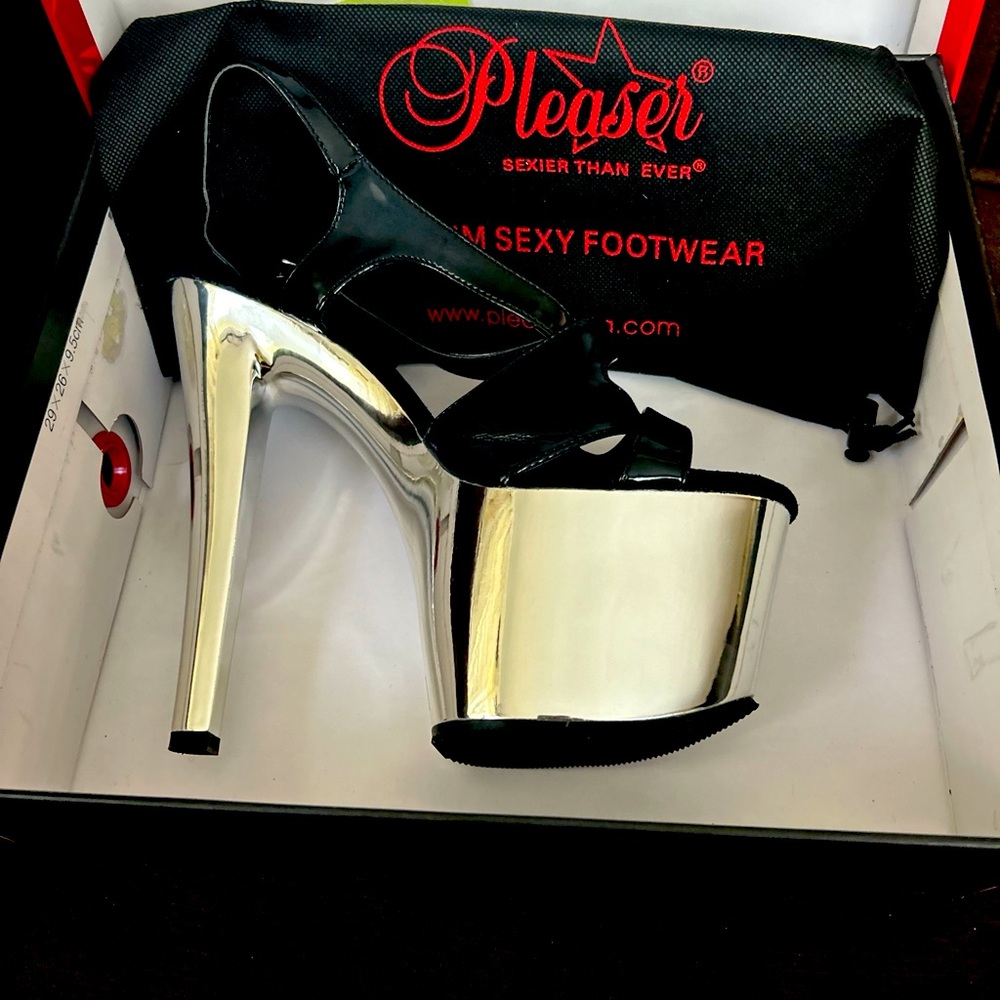 Brand New never worn. Size 9M bought from Pleaserusa.com